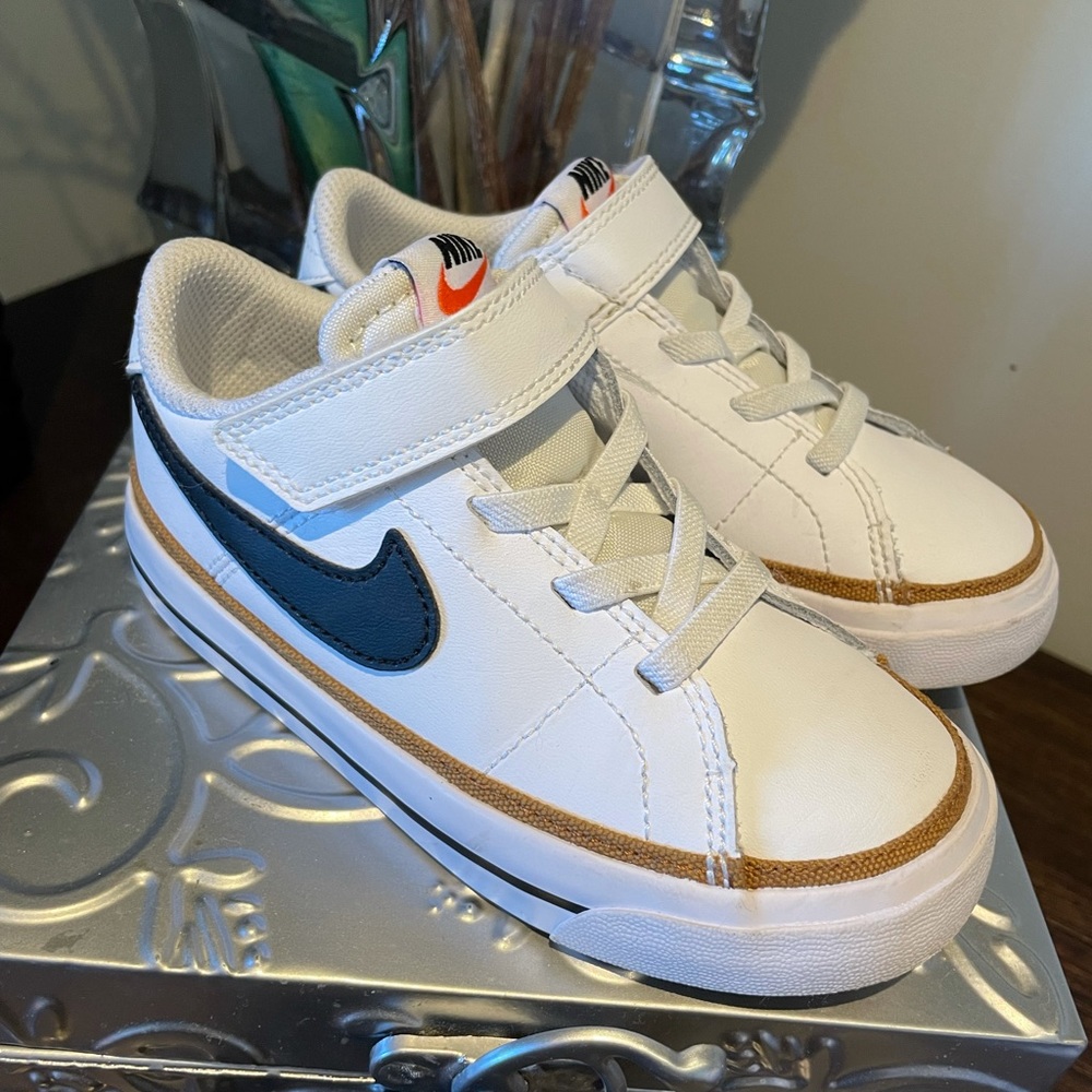 Nike Court Legacy runners